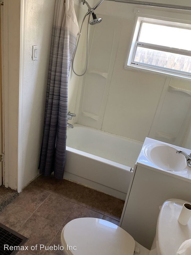Foto del edificio - 2 br, 1 bath House - 540 MOFFAT AVE