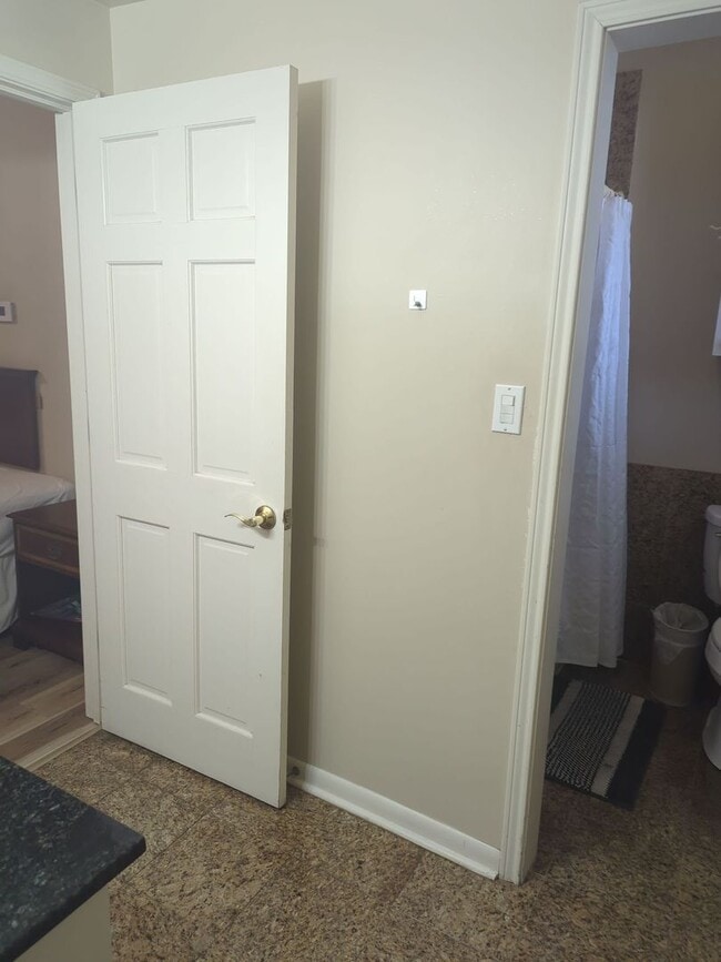 Building Photo - Bendel Gardens Apartment