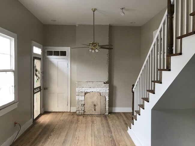 Open dining area - 1142 Marais St
