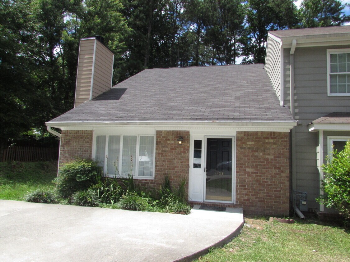 Primary Photo - 1703 Twin Brooks Dr SE