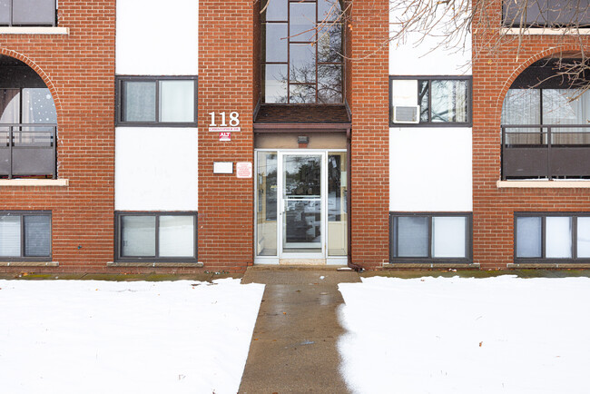 Building Photo - 118-124 Christopher Dr