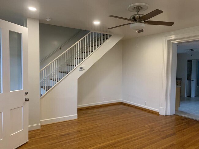 Building Photo - 201 Monticello Ln