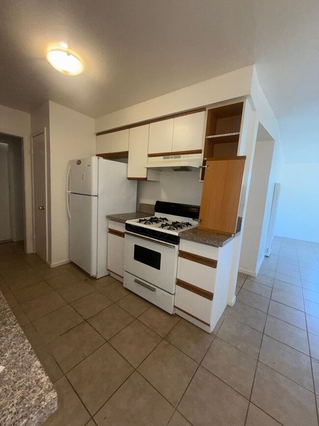 Building Photo - 2 Bedroom 2 Bath Upstairs Unit in Granite Bay
