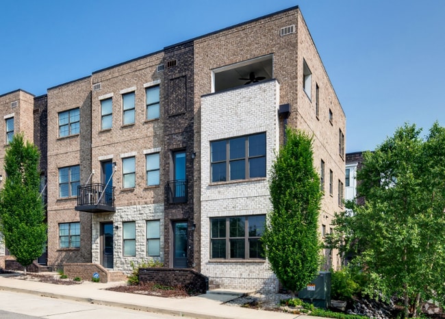 Building Photo - 736 Inspiration Blvd