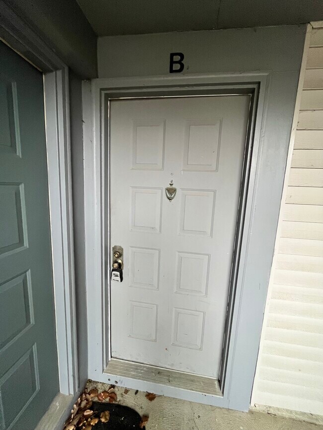 Building Photo - 2072 Park Run Dr