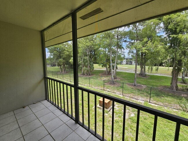 Foto del edificio - 8001 Fairview Dr