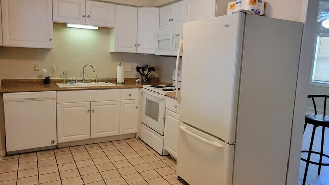 Foto del edificio - Annual unfurnished 3/2 SFH in convenient S...
