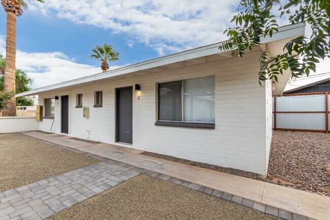 Foto del edificio - 2012 S Granada Dr