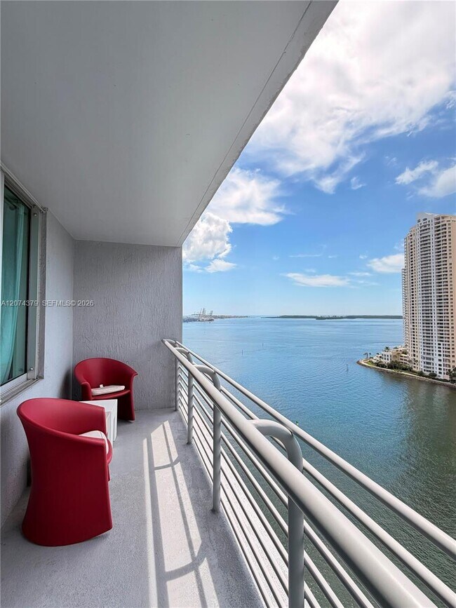 Foto del edificio - 335 S Biscayne Blvd
