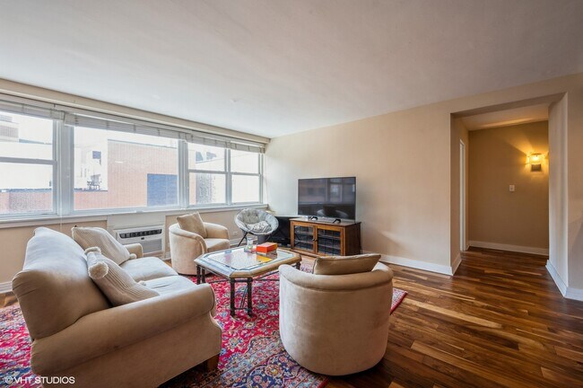 Foto del edificio - 2300 N Commonwealth Ave