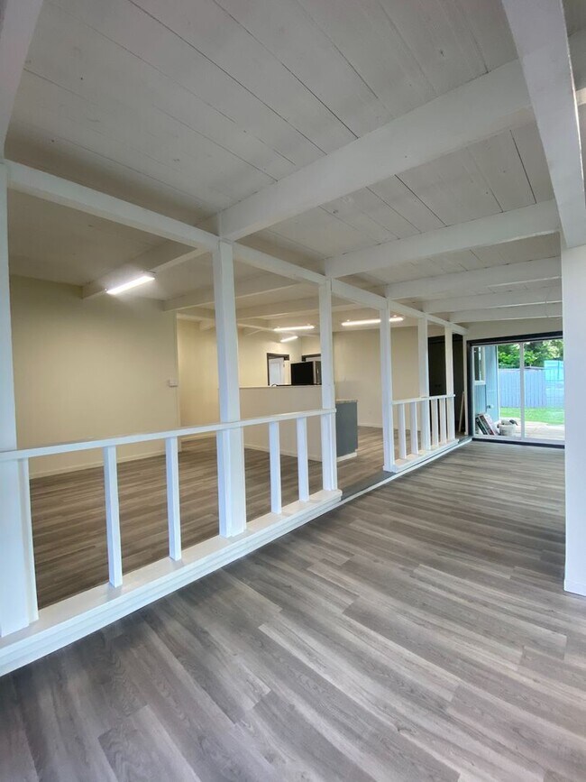 Foto del edificio - Beach House Rental in Waianae - Available Now