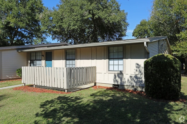 Building Photo - Cedarwood Apartments