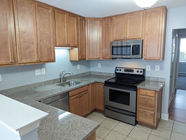 Building Photo - Two bedroom first floor condo in Jefferson...