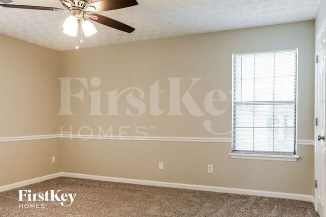 Building Photo - 3855 Willow Ridge Road