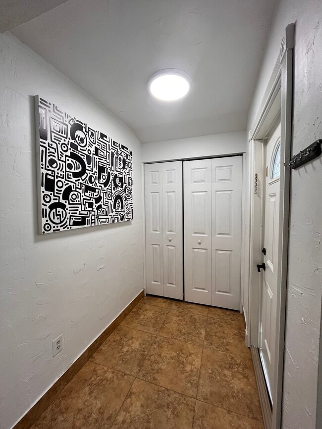 Building Photo - 3137 SW 23rd Ter