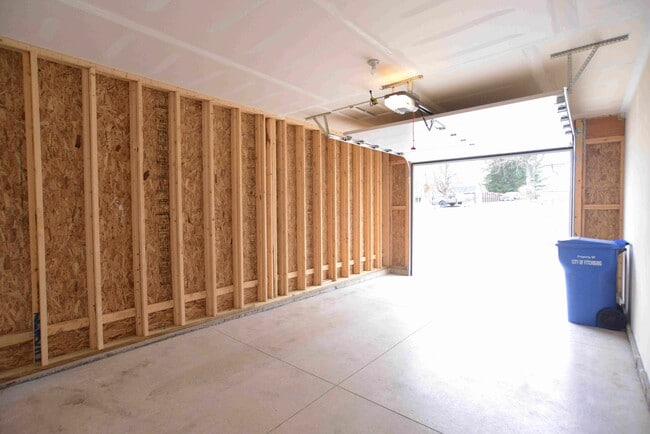 Building Photo - 2833 Endive Dr