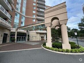 Building Photo - 3101 N Hampton Dr