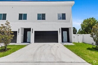 Building Photo - 2608 W Columbus Dr