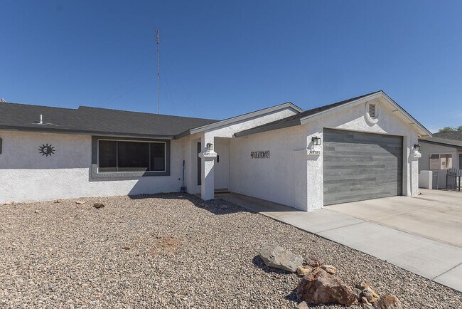 Foto del edificio - 3385 Poppy Trail Dr