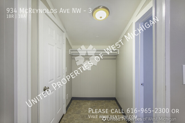 Building Photo - Available Now | 1 Bedroom 1 Bathroom Apart...