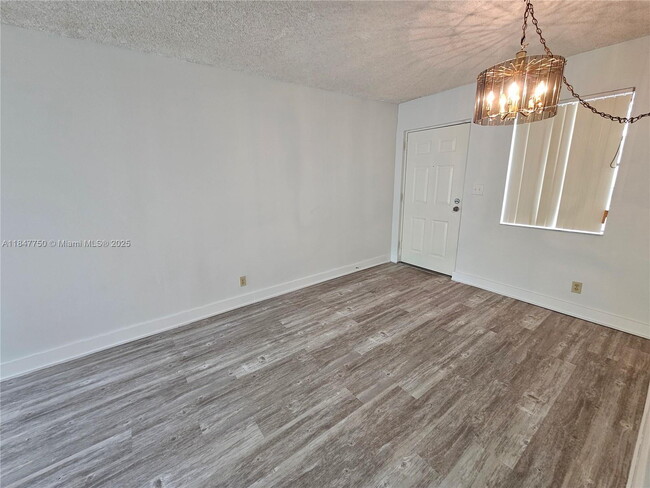 Building Photo - Cozy One Bedroom Condo close to Golf Course