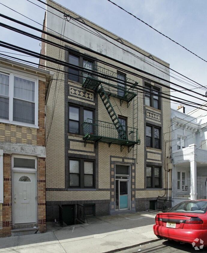 Primary Photo - 47 66th St