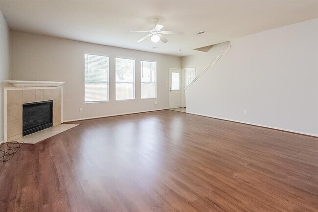 Building Photo - 2351 Village Leaf Dr