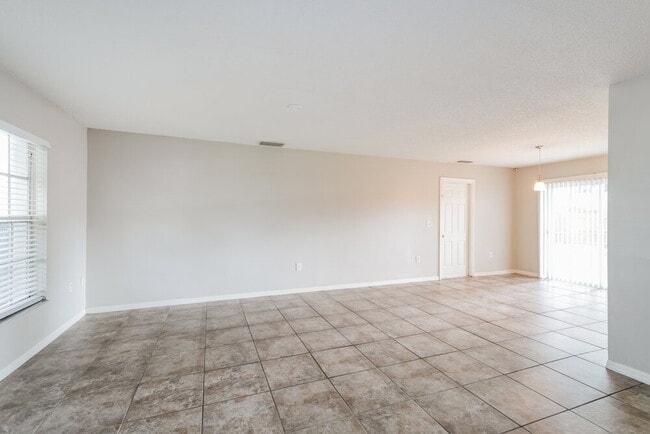 Foto del edificio - 634 Hemlock Ln