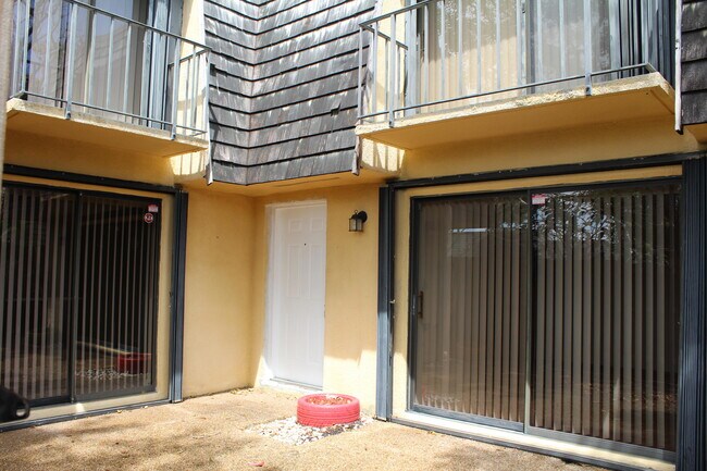 Building Photo - 290 Arabian Rd