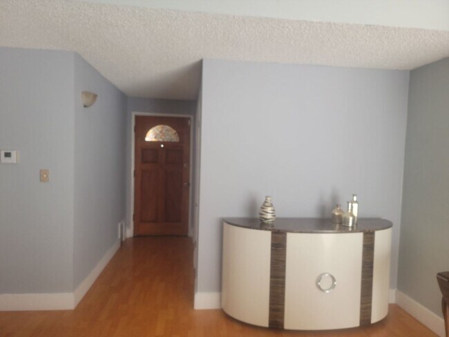 Building Photo - Beautiful 4 Bedroom 2 Bathroom Granada Hills Home Ready for Move In!