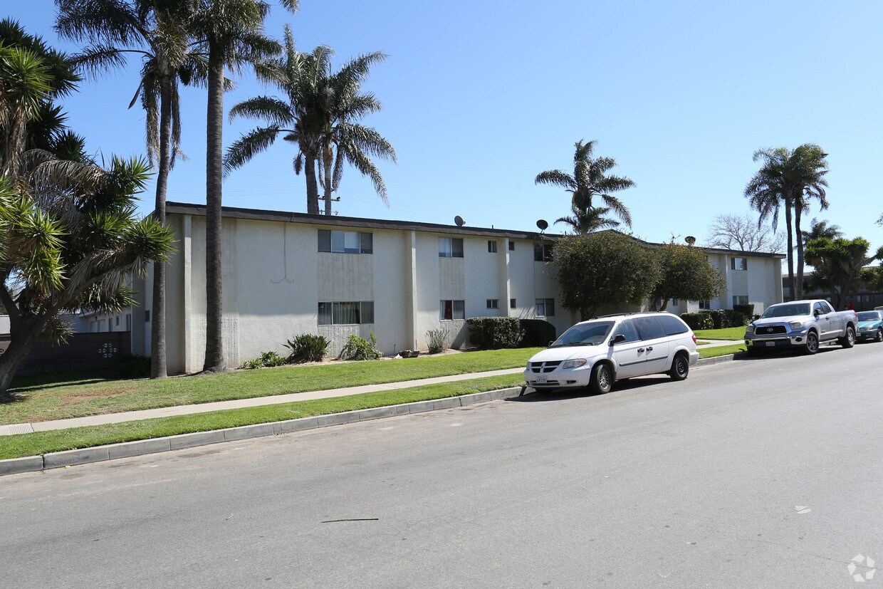 Foto principal - 1016 S Russell Ave