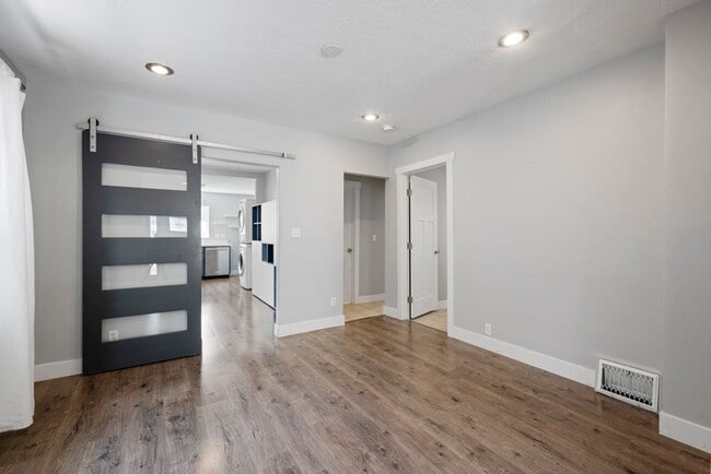 Building Photo - Beautiful Home in Amazing Salt Lake Location!