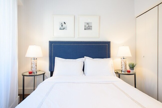 Building Photo - 809-4A 1BR With W/D Columbus Circle