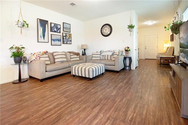 Building Photo - 336 Flower Smith Ln