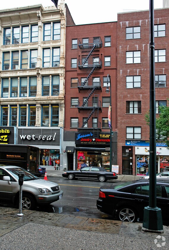 Building Photo - 44 W 14th St