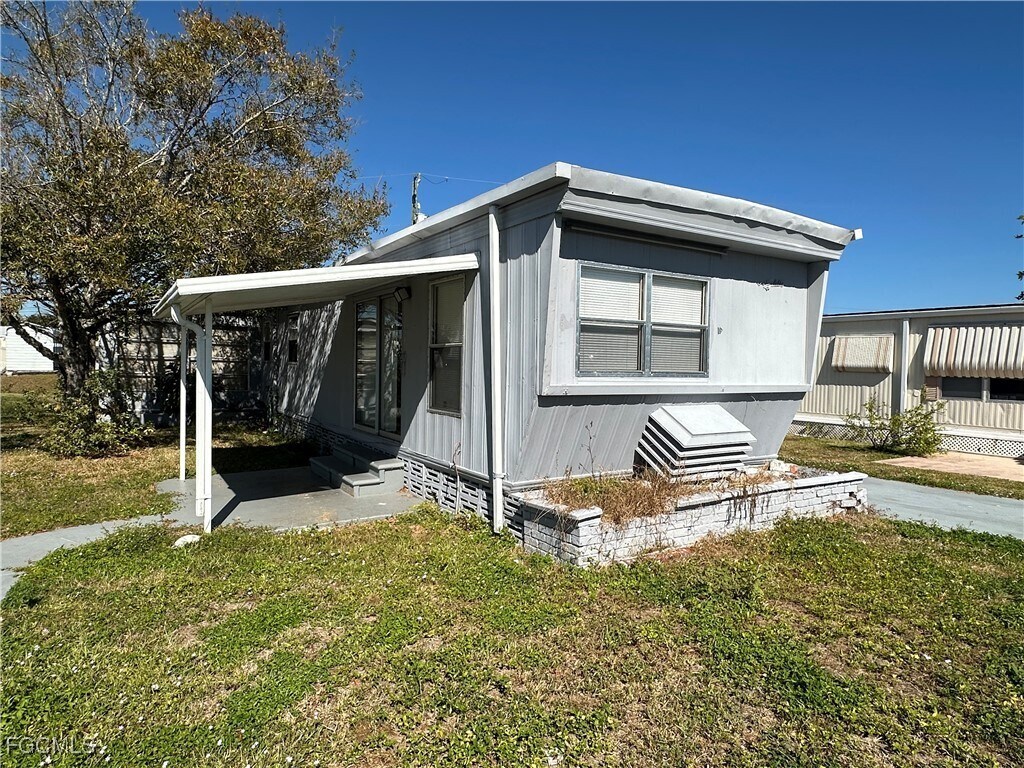 Primary Photo - 333 Lantern Ln