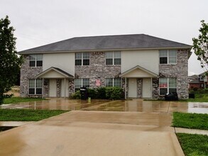 Building Photo - 2006 Monte Carlo Ln