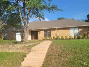 Building Photo - 232 Oak Hill Dr