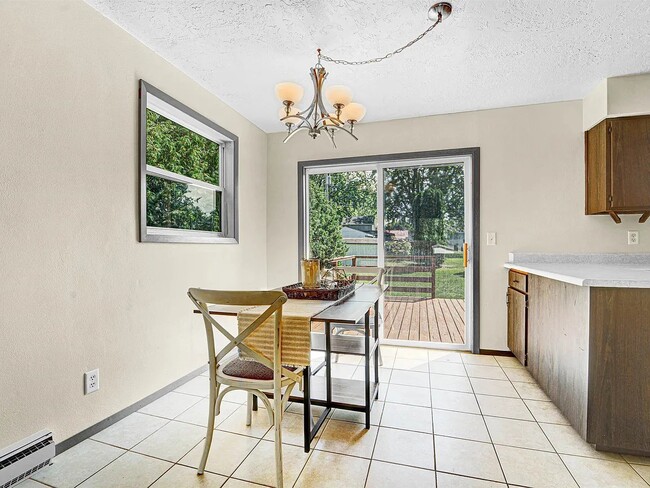 Building Photo - 5131 Lakewind Dr