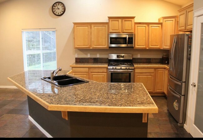 Foto del edificio - 2345 NW Kelsay Ct