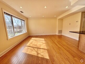Building Photo - 585 VFW Parkway