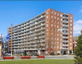 Building Photo - 444 Bedford St