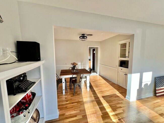 Foto del edificio - 280 1st Ave NE