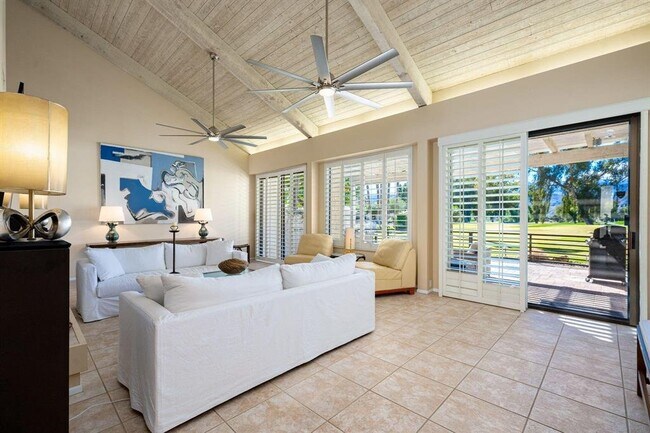 Foto del edificio - 717 Inverness Dr