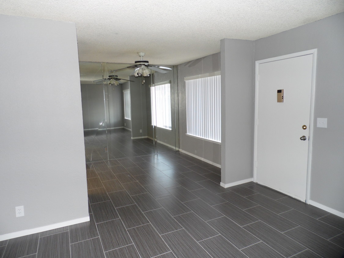 Foto principal - 1757 E Rochelle Ave