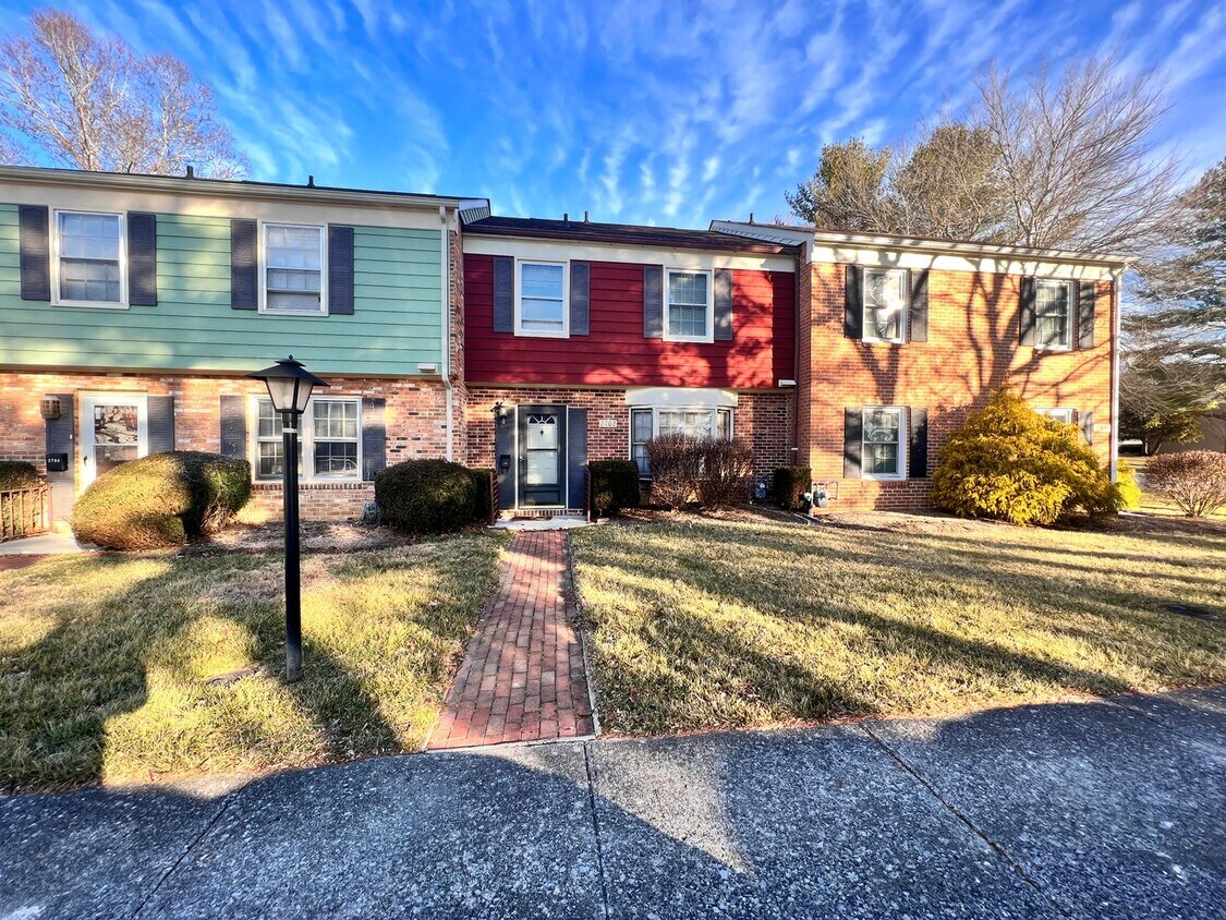 Primary Photo - Blacksburg, 3BR / 2.5 BA / Available for f...