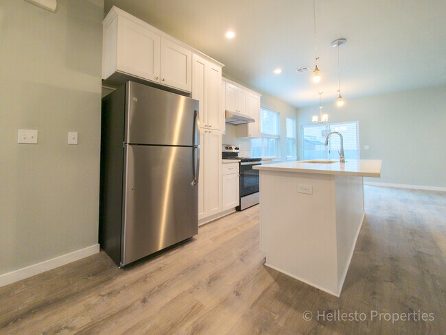 Building Photo - 2494 SW Coho St