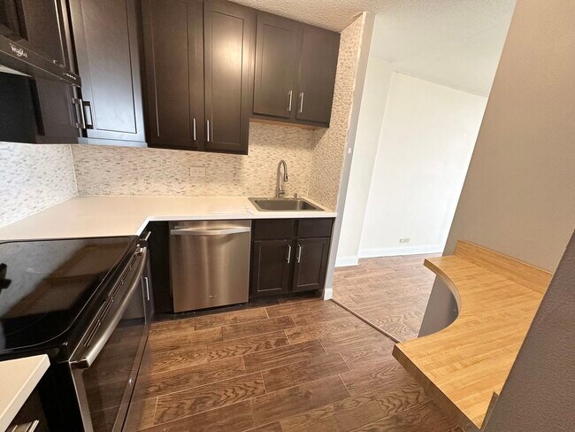 Building Photo - 5100 N Marine Dr