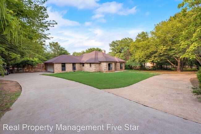 Building Photo - 3 br, 2 bath House - 1400 Robin Ln