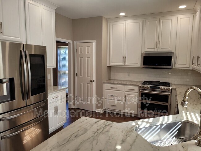 Foto del edificio - 506 Towne Ridge Way